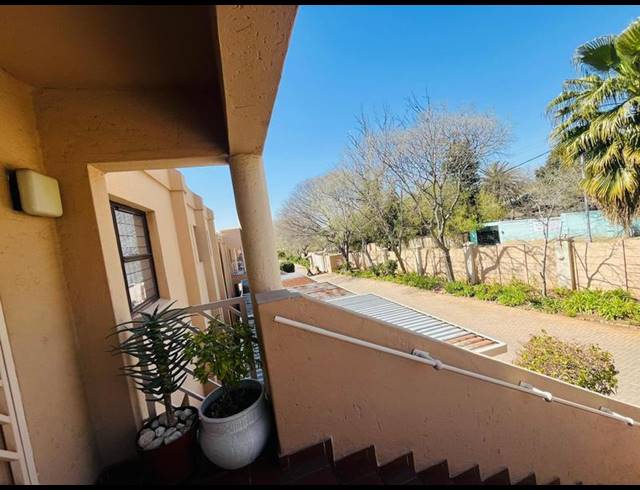 2 BEDROOM APARTMENT FOR SALE IN BRAMLEY VIEW
